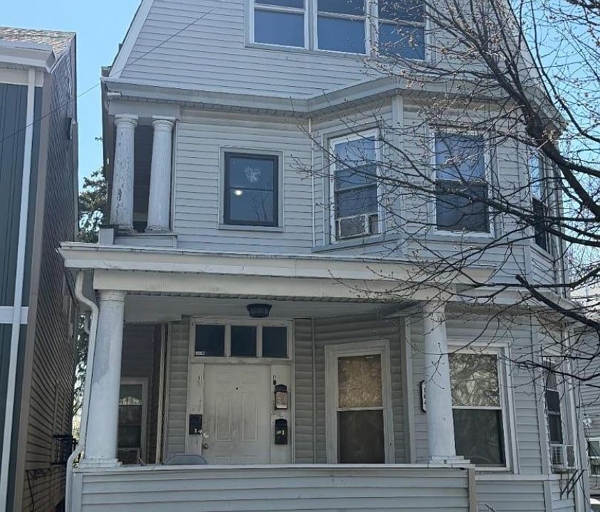 1st image of 164 N 3Rd St