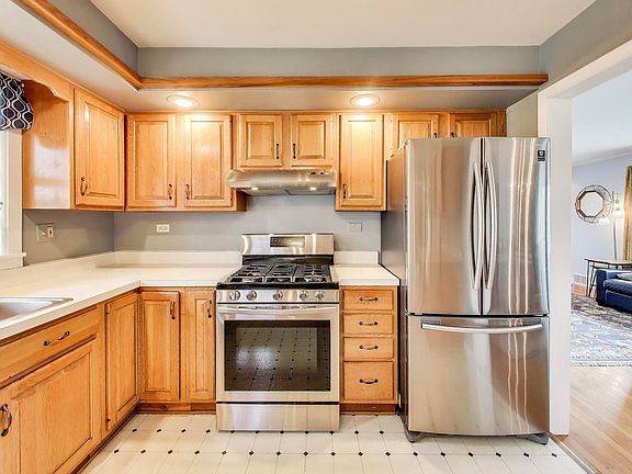 5th image of 5707 N Kercheval Ave