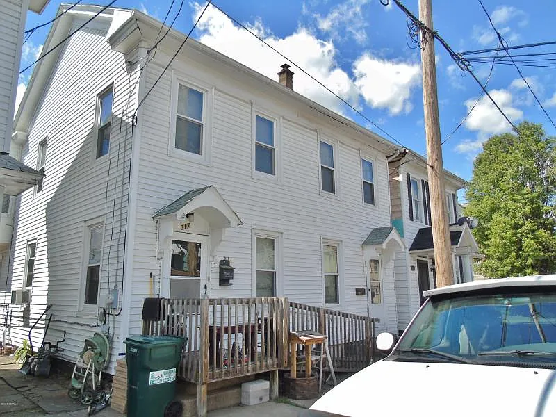 315 S 4th St photo 1