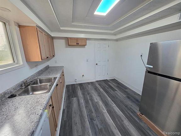 5th image of 4081 Western St