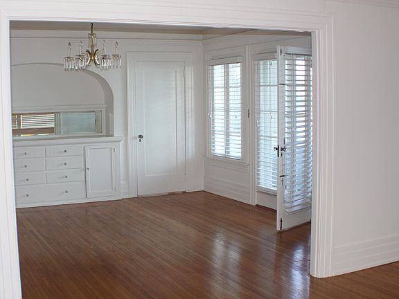 3rd image of 448 W 38th St