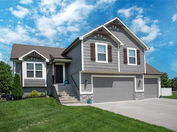 12024 Astor Ct, Peculiar, MO 64078