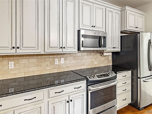5th image of 250 Finial Ave Unit 2A