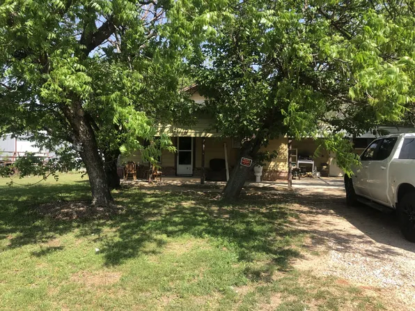 225 N Mills St, De Leon, TX 76444