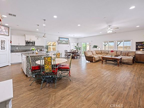 2nd image of 26947 Mountaingate St