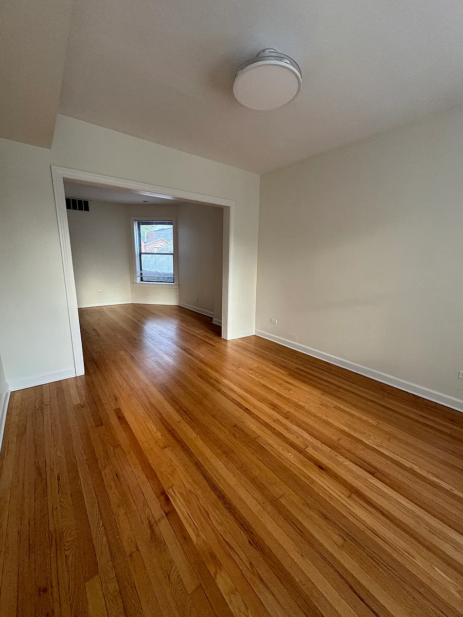 Building Photo - 3741 N Ashland Ave #2