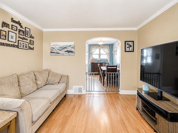 5th image of 610 Michell St