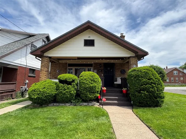 2711 Perry St, Erie, PA 16504