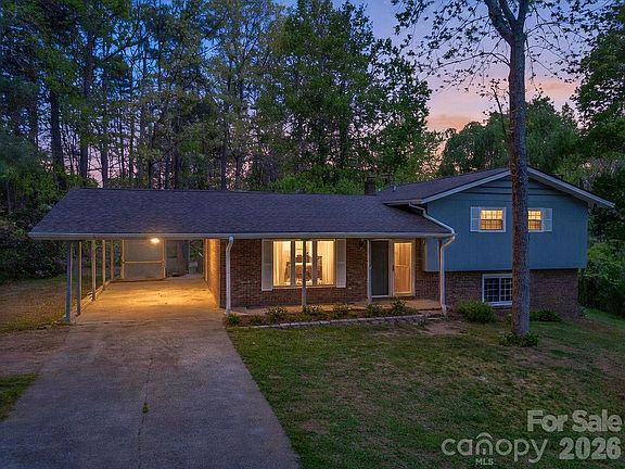 3rd image of 31 Firefly Ln