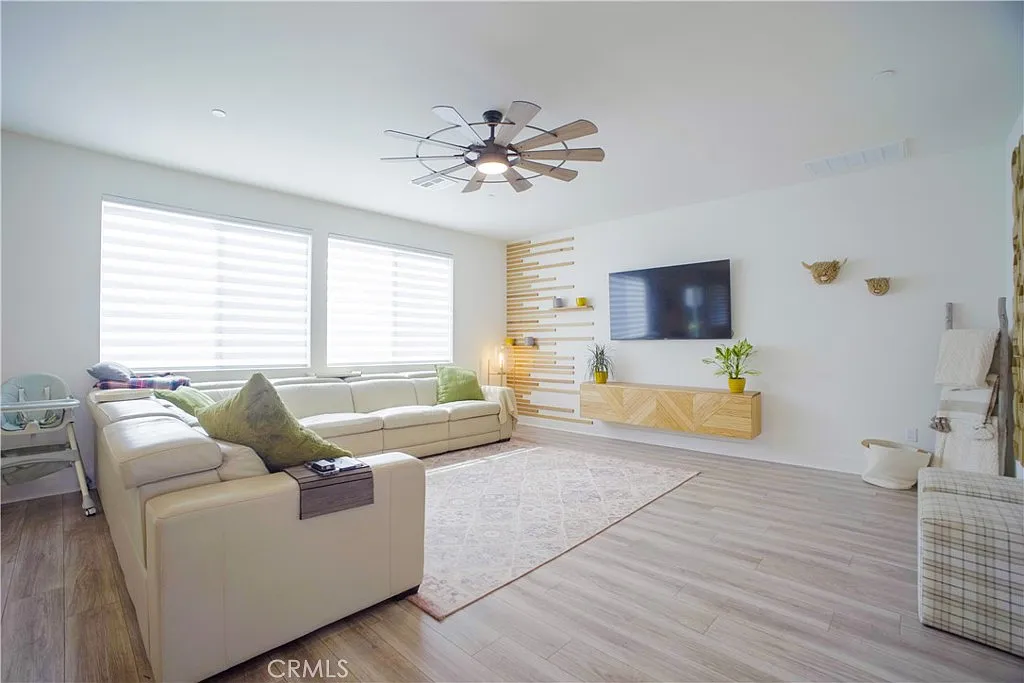 4 bed, 2662 sqft, $4,950 — Photo 4