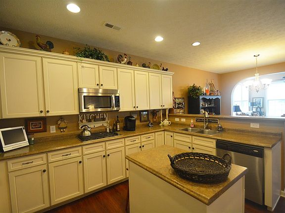 5th image of 239 S Cave Creek Dr