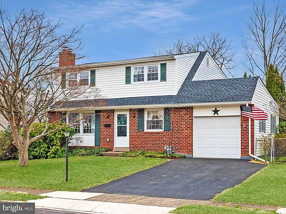 4th image of 448 Wade Ave