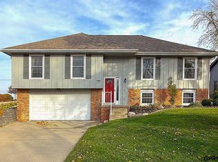 1301 Scott Rd, Papillion, NE 68046