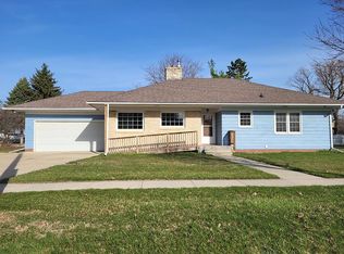 706 Mill St, Clermont, IA 52135