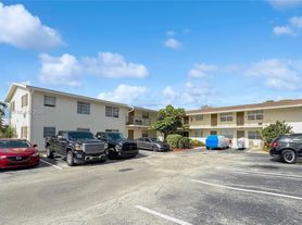 215 NW 25th St, Fort Lauderdale, FL