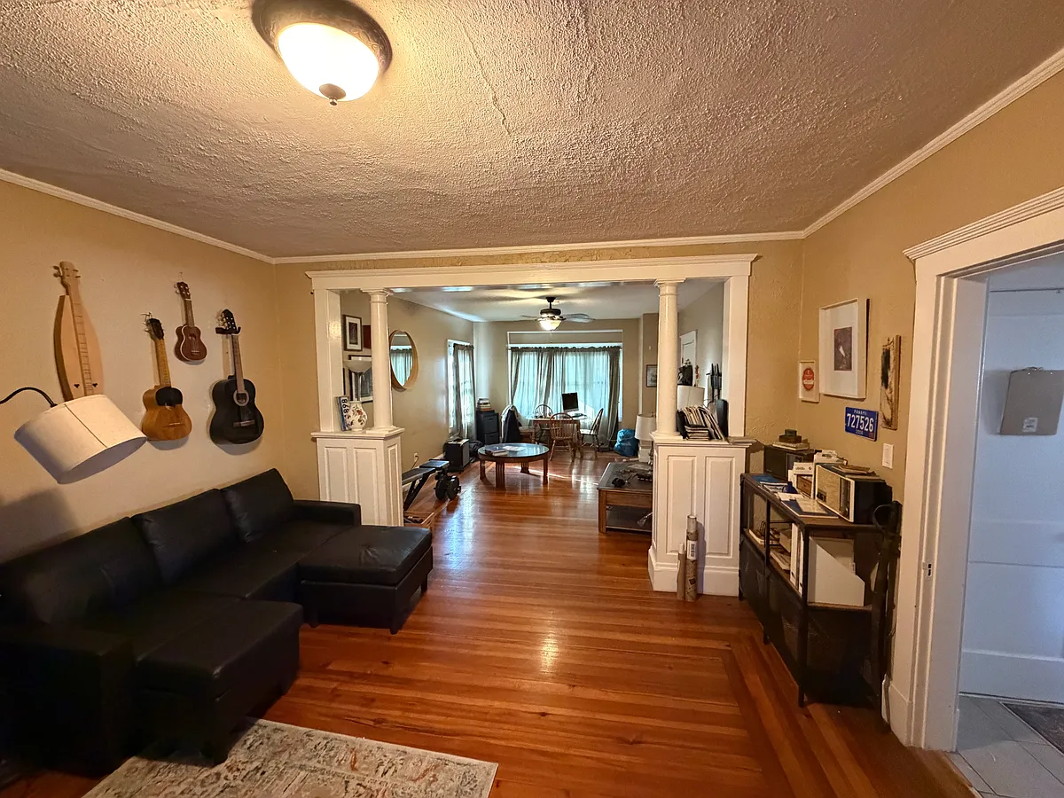 Building Photo - 1189 Bennington St #1