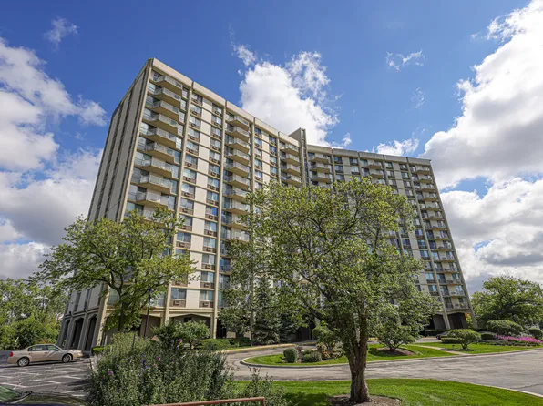 40 N Tower Rd APT 4B, Oak Brook, IL 60523