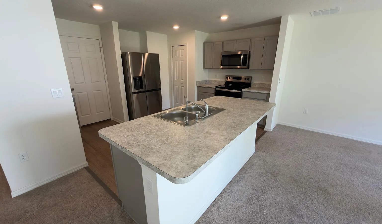 3 bed, 1.0 bath, 1796 sqft, $2,450 — Photo 4