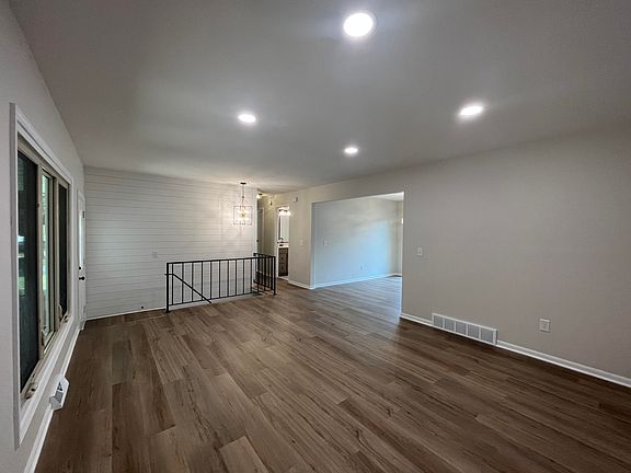 5th image of 2100 Cherry Run Ct NW