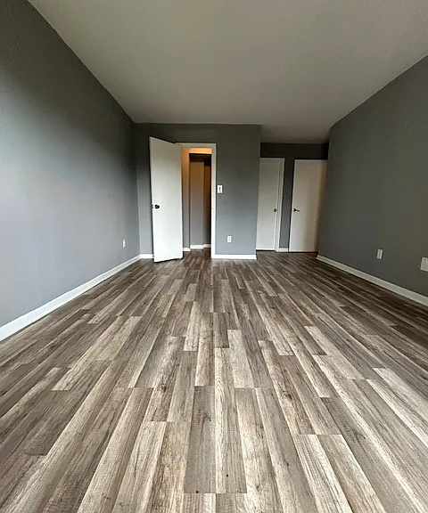 Primary Bedroom w walk in closet