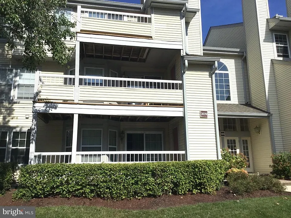 305 Trinity Ct #1