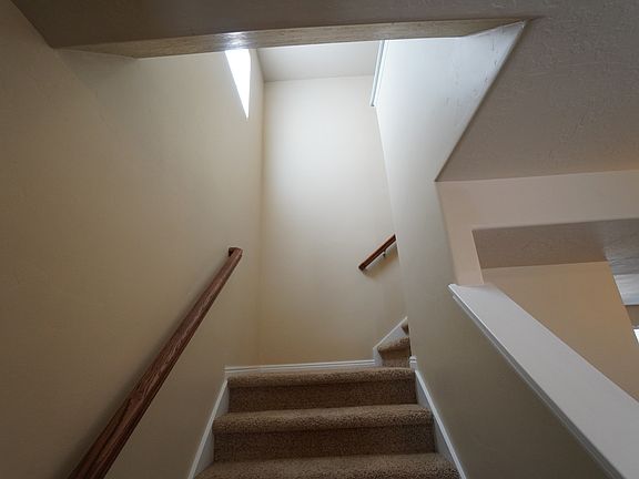5th image of 883 S Daisy Dr