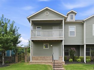 697 N Wordsworth Ln, Fayetteville, AR 72704