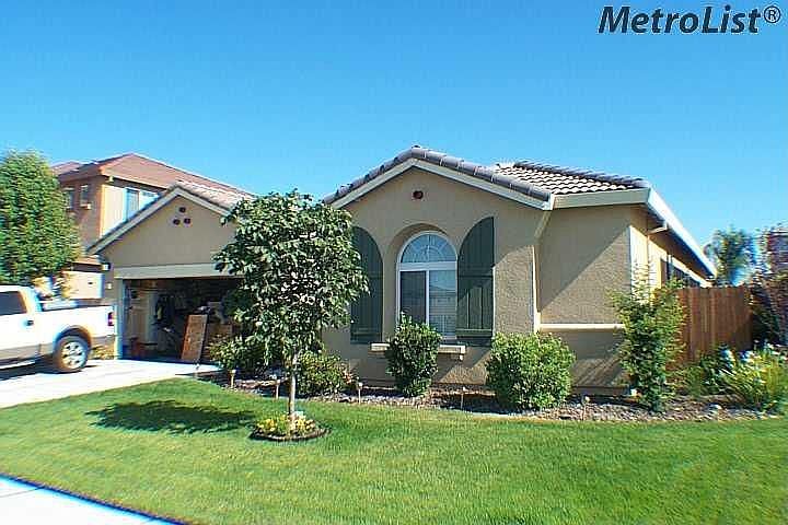 1st image of 27 Shirleen Dr