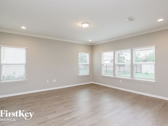 2nd image of 3918 Heatherbrook Pl