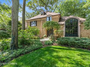 365 Robinwood Ln, Wheaton, IL 60189