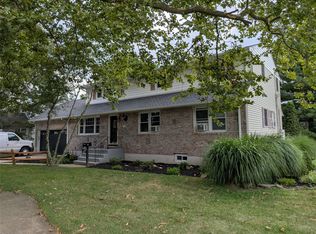 2 Laurelton St FLOOR 2, Farmingdale, NY 11735