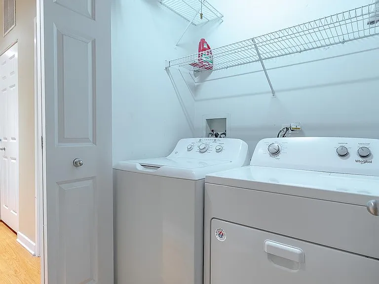 1344 W Grenshaw St #A — Photo 22