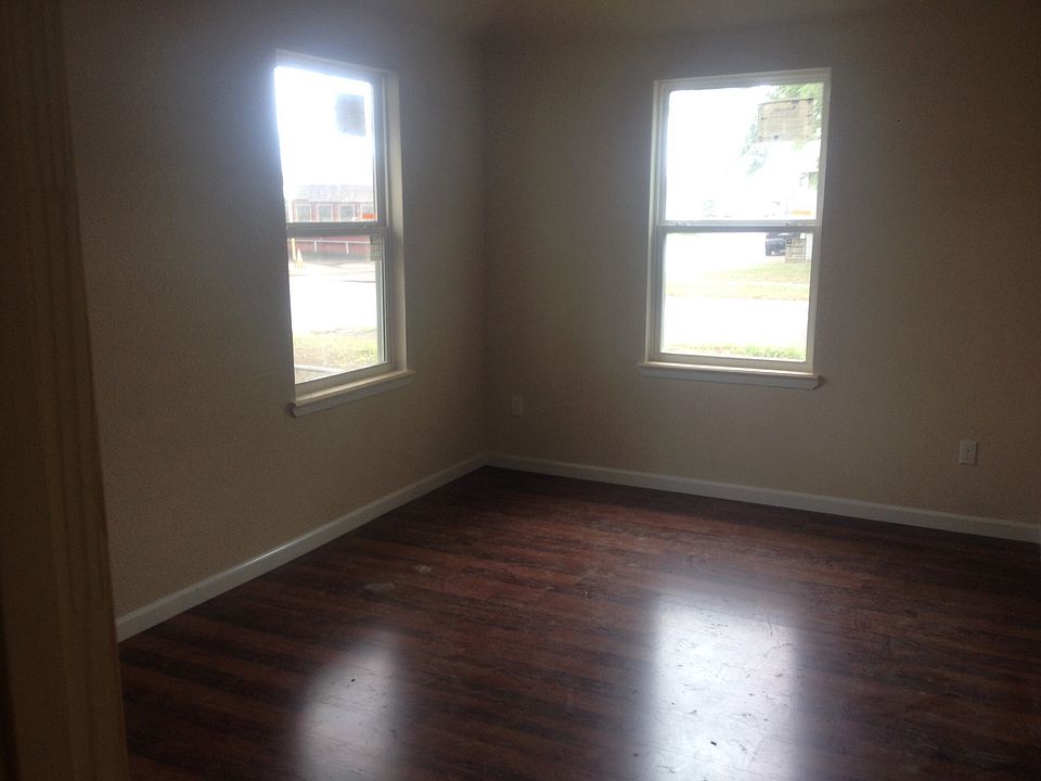 1st image of 308 Phyllis St
