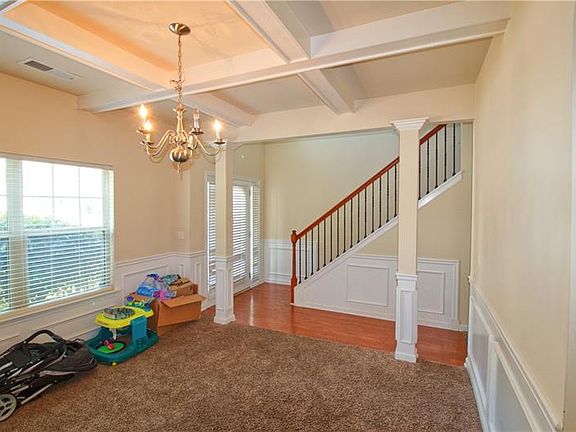 5th image of 310 Irish Ln