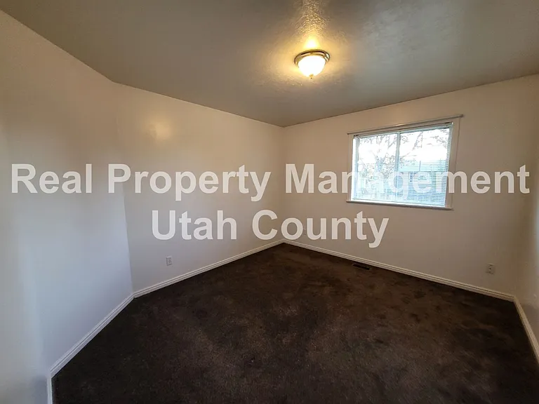 572 S 1750 E — Photo 17
