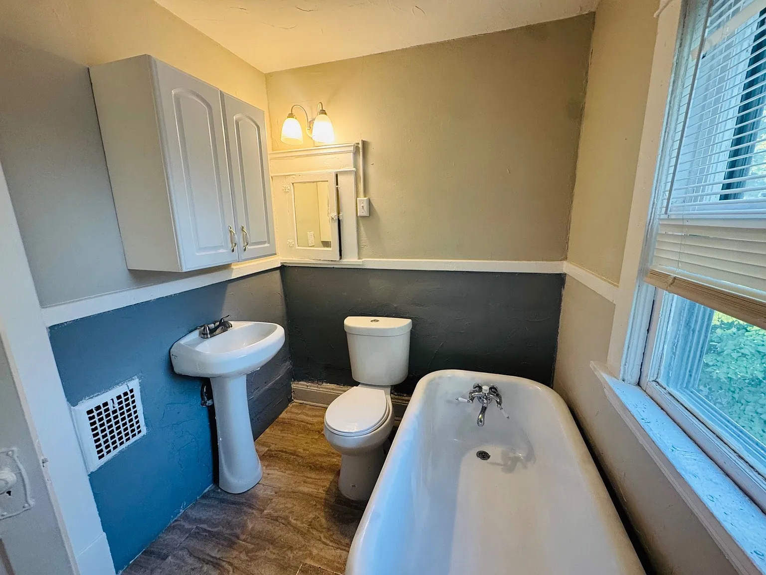 10004 Mt Auburn Ave — Photo 3