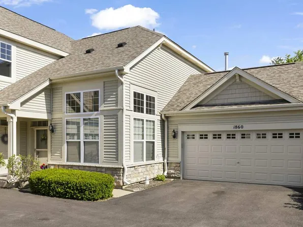 1860 Chase Ln, Aurora, IL 60502
