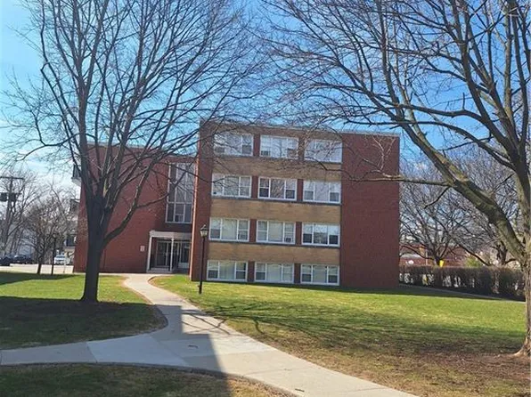 2052 Courtland Dr #303, Burlington, ON L7R 1R8