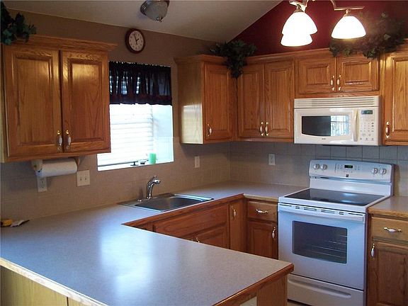 5th image of 609 N Downey Ct