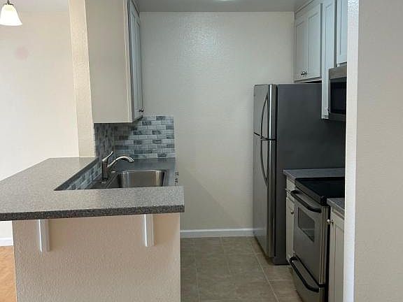 3rd image of 361 Half Moon Ln APT 313