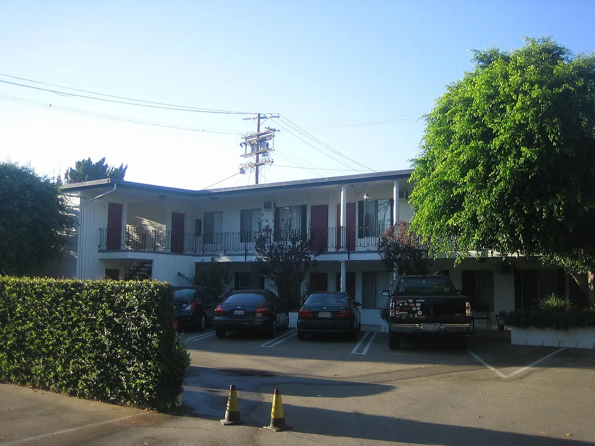 Building Photo - 14435 Tiara St #7