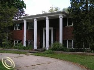 2401 Colony Ct, Ann Arbor, MI 48104