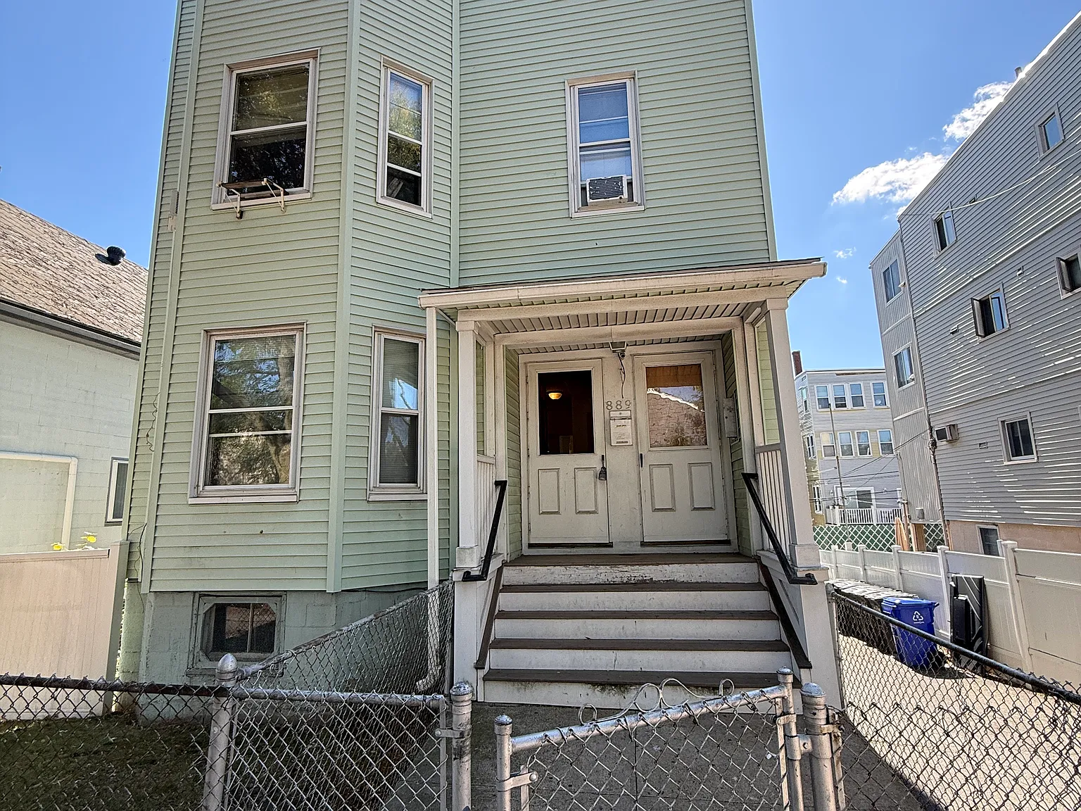 3 bed, 1200 sqft, $2,900 — Photo 1