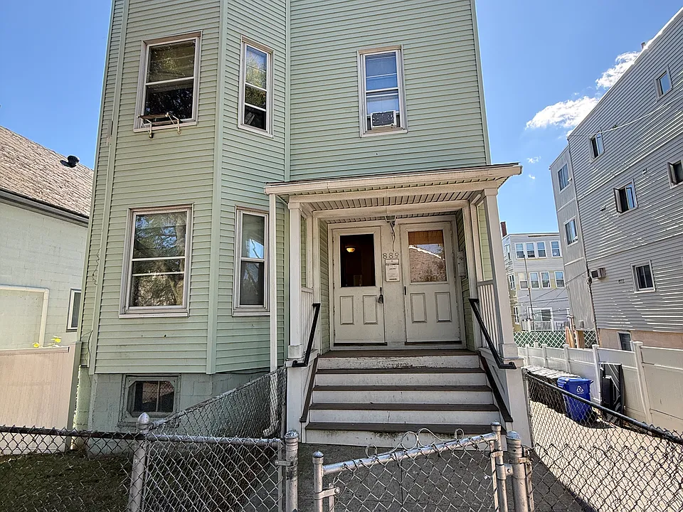 889 Saratoga St #1