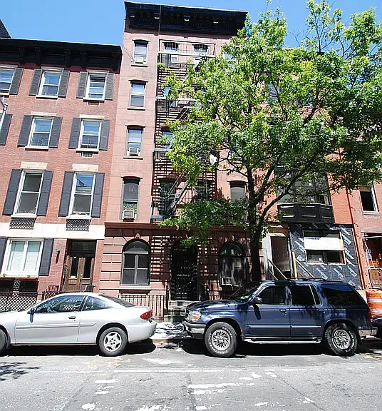 257 W 21st St #1W — Photo 15