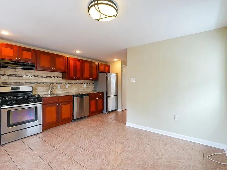1627 S 10th St #2 — Photo 5
