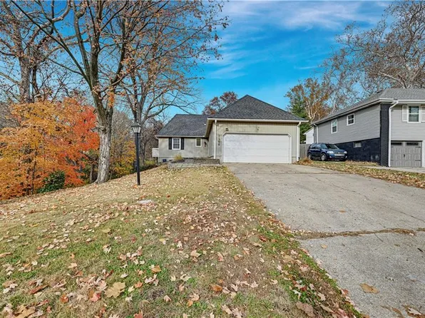 1406 NE 52nd Ter, Kansas City, MO 64118