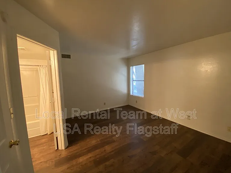 625 S Fountaine St #A — Photo 4