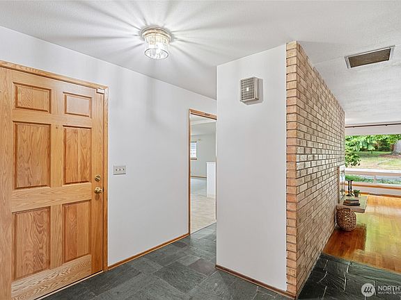 3rd image of 15821 14th Avenue SW