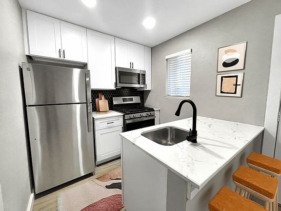 3rd image of 4400 1/2 Avenue B #110